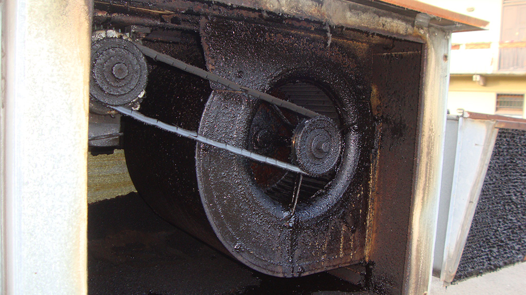 pulizia cappa aspiranti industriali da ristorante o laboratorio