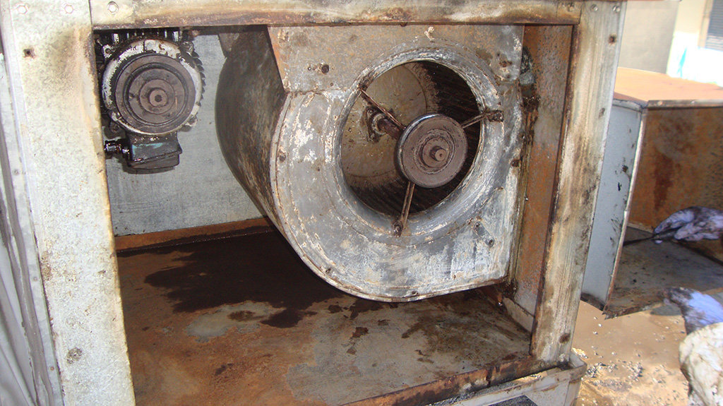 pulizia cappa aspiranti industriali da ristorante o laboratorio