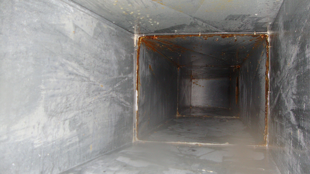 pulizia cappa aspiranti industriali da ristorante o laboratorio