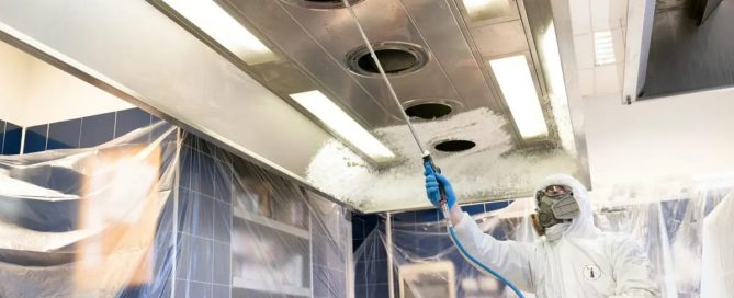 Pulizia professionale delle cappe industriali in caseifici e panifici per sicurezza e igiene alimentare