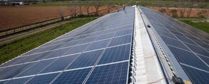 BG service effettua pulizia pannelli fotovoltaici per migliorare efficienza energetica