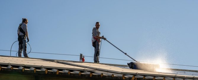 Pulizia pannelli solari in aree con smog: guida pratica